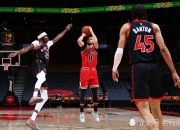 开云体育直播-猛龙主场告负，前景蒙上一层阴影