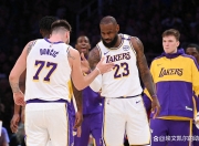 开云体育在线-詹姆斯完爆字母哥，湖人豪取九连胜