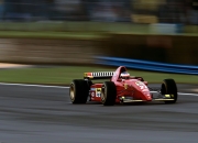 开云体育入口-F1街道赛之夜，杰伦格林统治全场