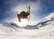 开云体育-红魔风暴席卷酋长球场，曼联横扫阿森纳，基米希刷新德甲纪录的双重震撼