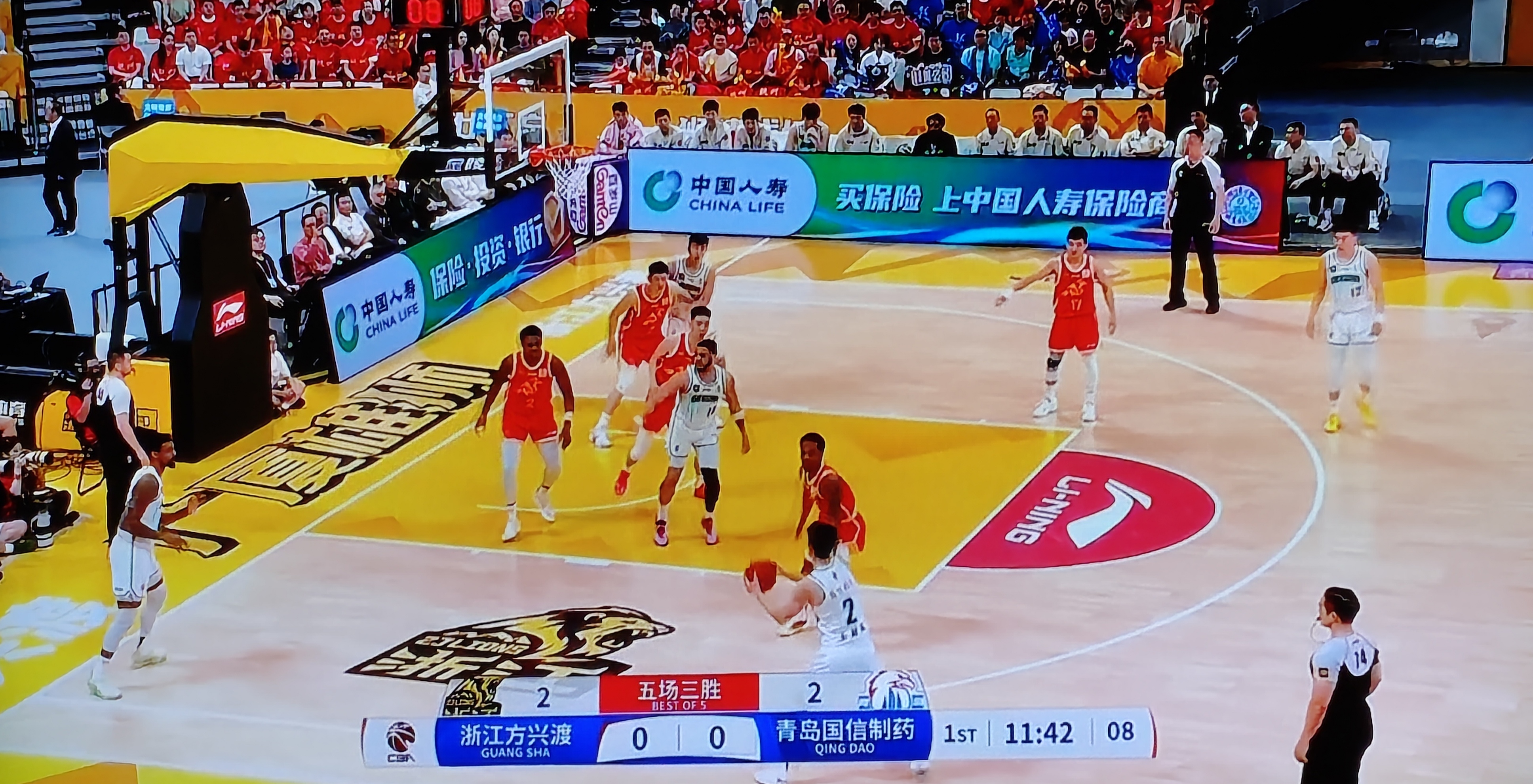 雄鹿翻盘中国男篮，贝弗利统治全场的简单介绍