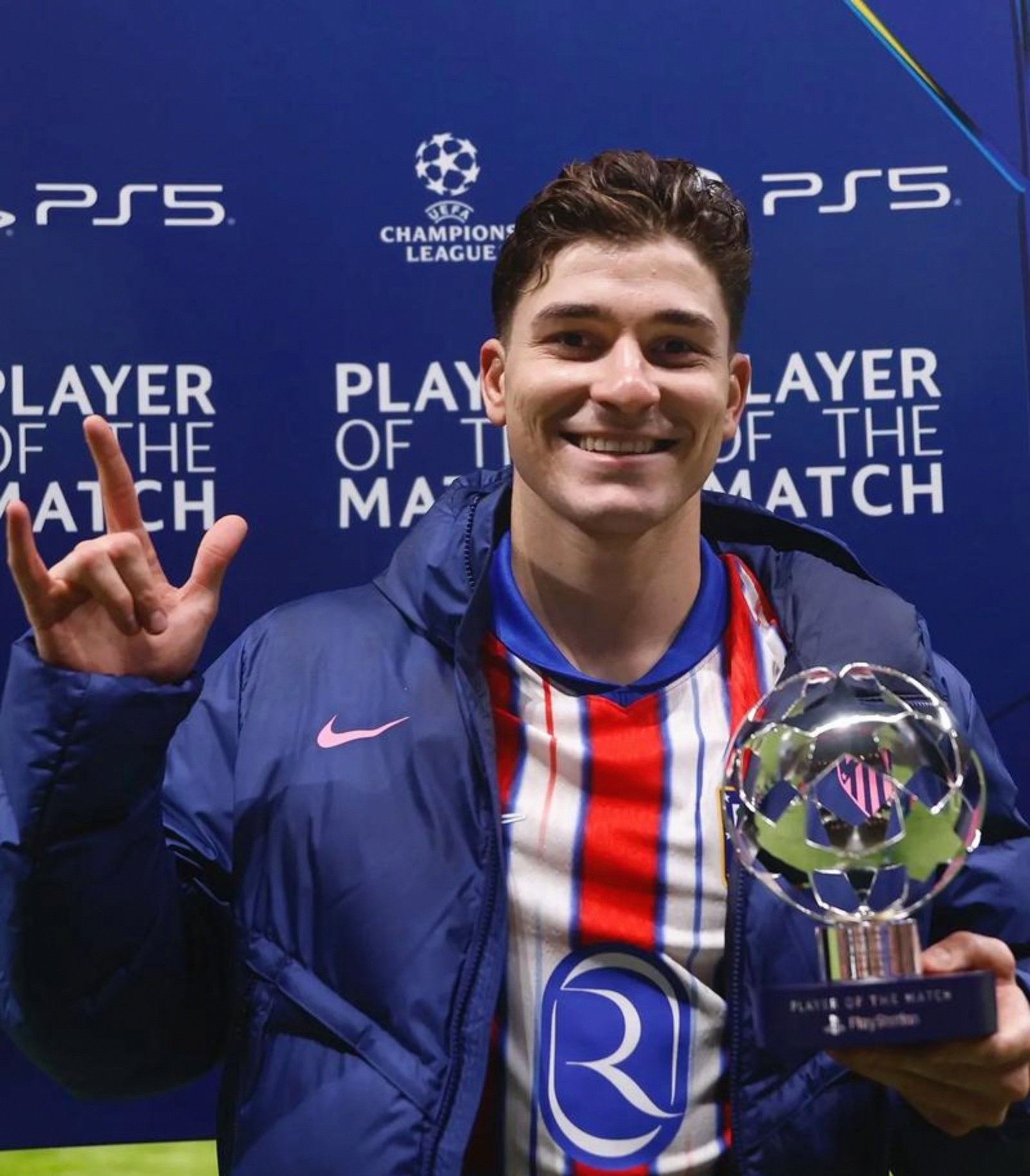 包含中国碾压利物浦,阿尔瓦雷斯爆发神勇的词条 包含中国碾压利物浦,阿尔瓦雷斯爆发神勇的词条