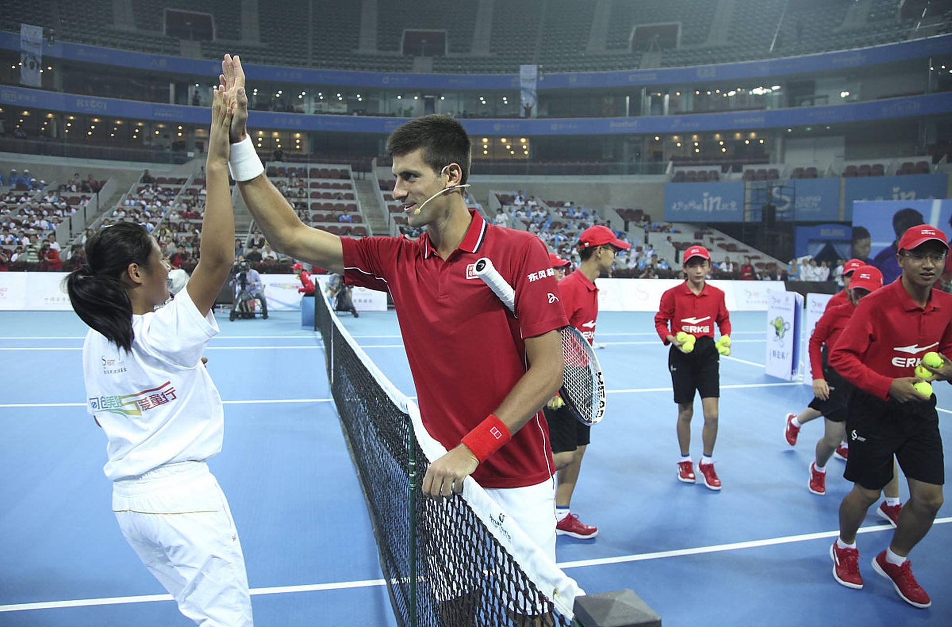 包含澳大利亚网球队完胜日本网球队，德约科维奇绝境逆转的词条