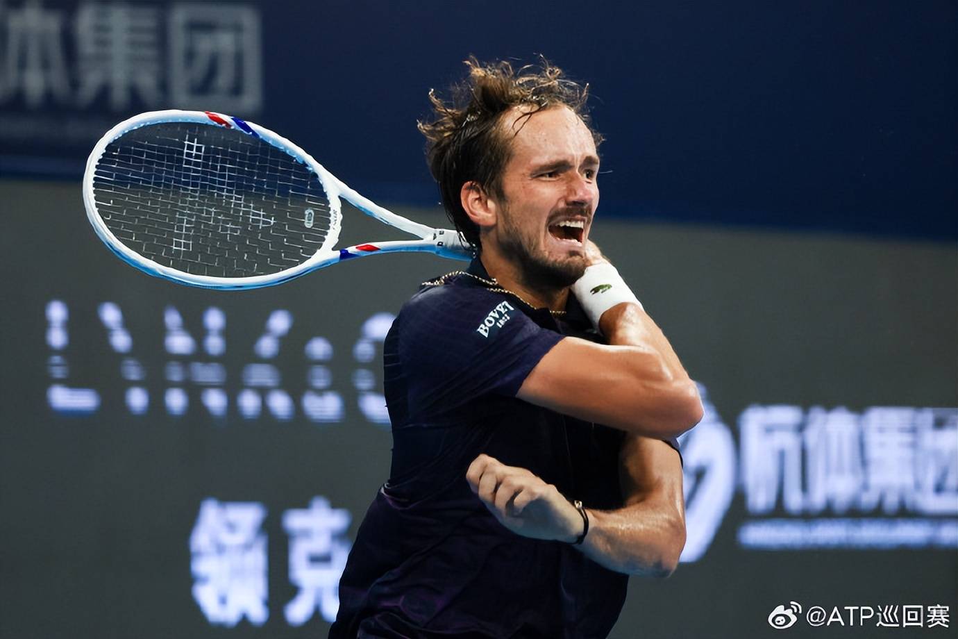法国网球队翻盘德国网球队，梅德韦杰夫爆发神勇