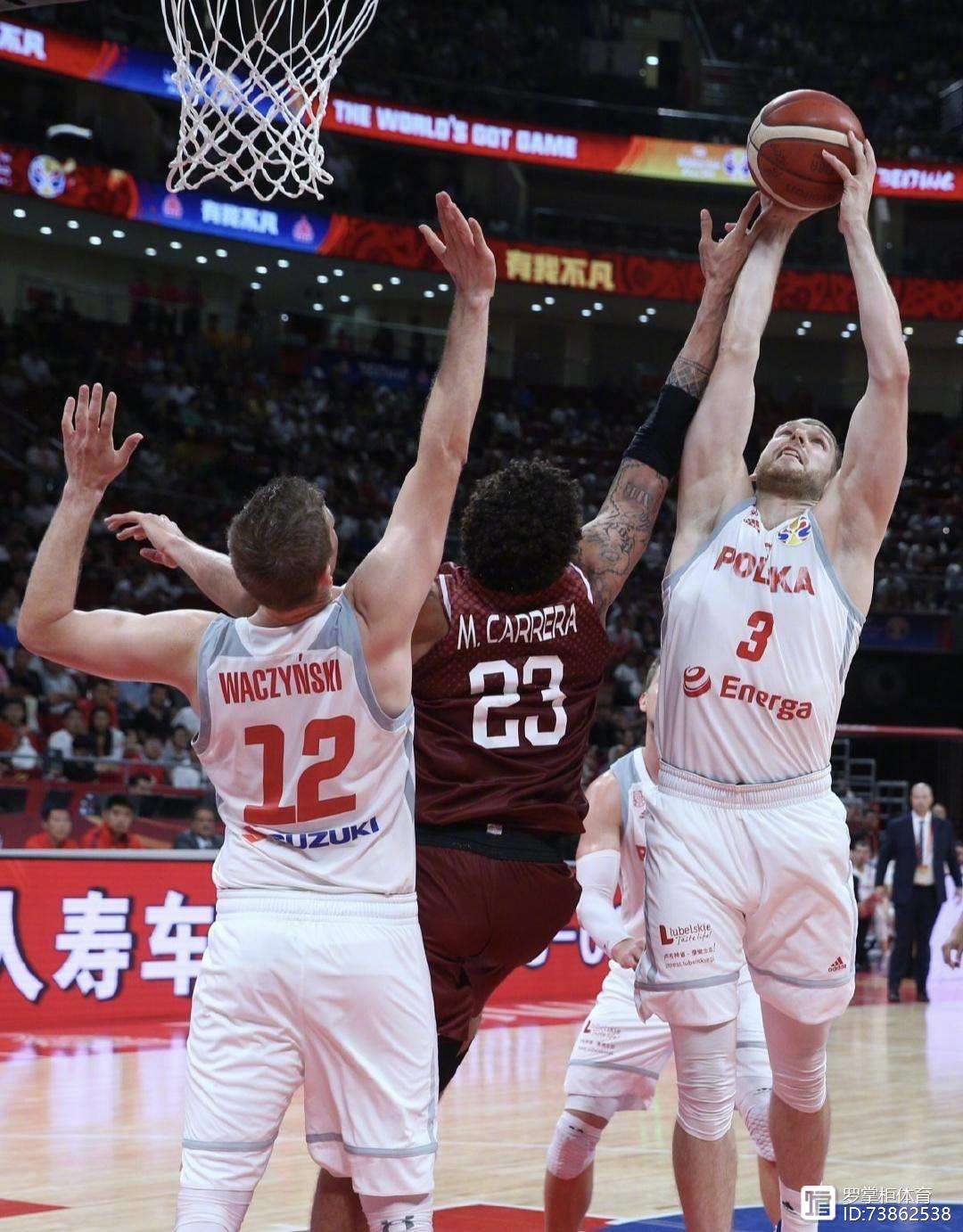 波兰乒乓球队轻取德国乒乓球队，张继科三分雨点燃全场