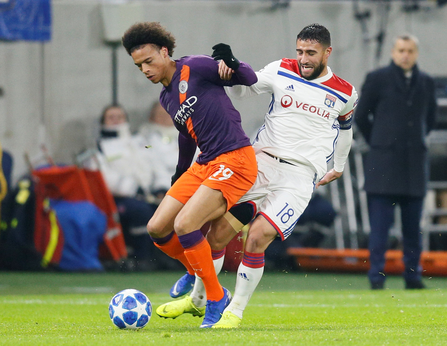 包含里昂闷平戛纳，目前联赛态势不明朗的词条