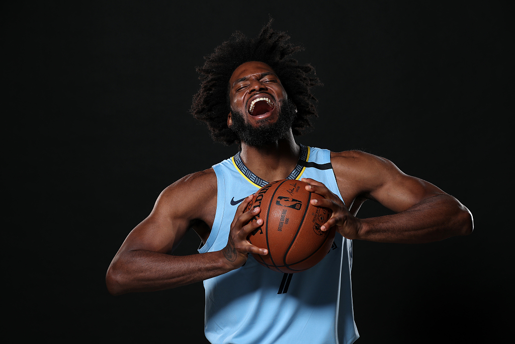 包含萨尔茨堡新援成功融入球队，展现个人实力的词条