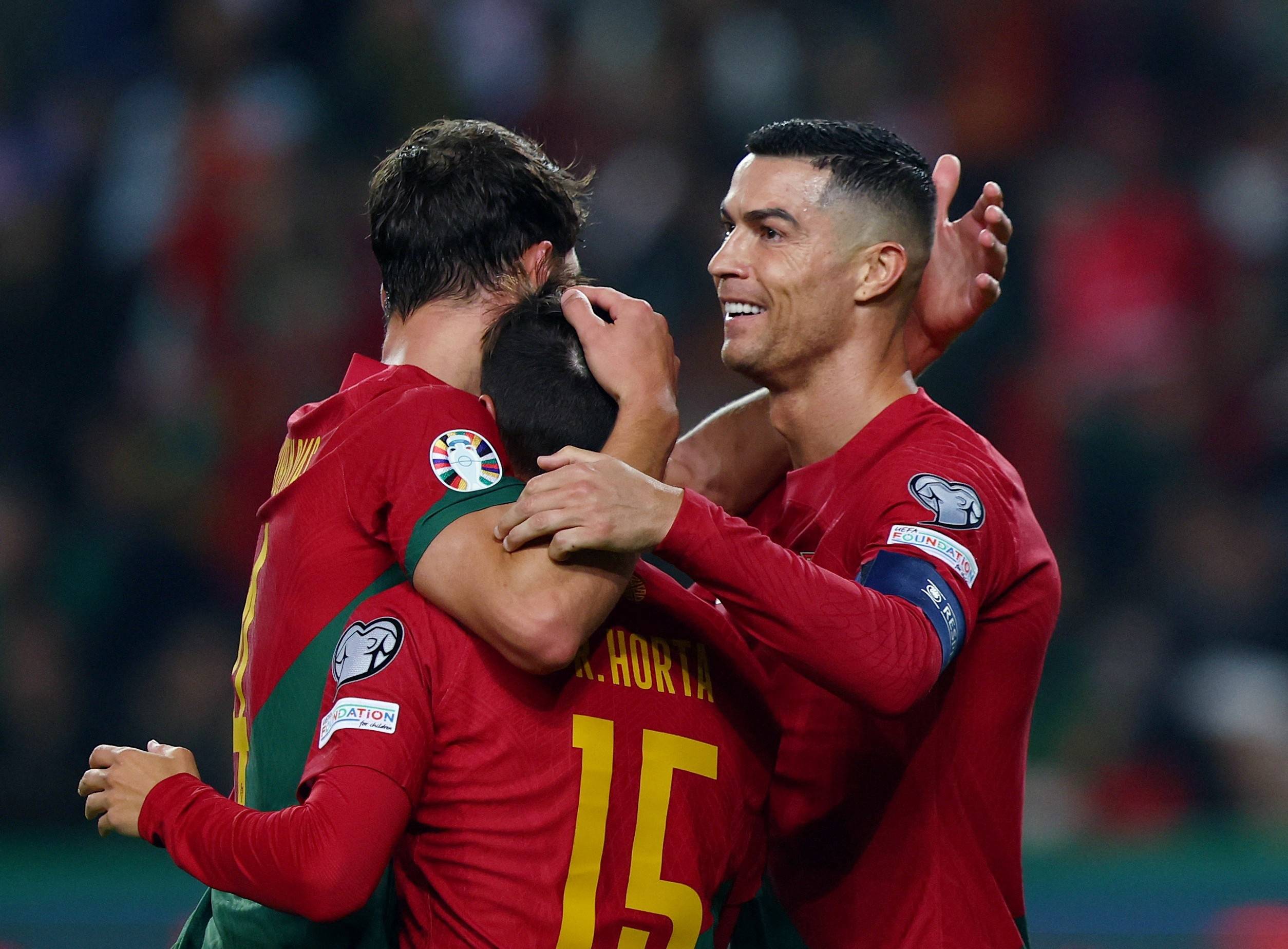 关于荷兰与葡萄牙国家队的比赛备受球迷瞩目的信息