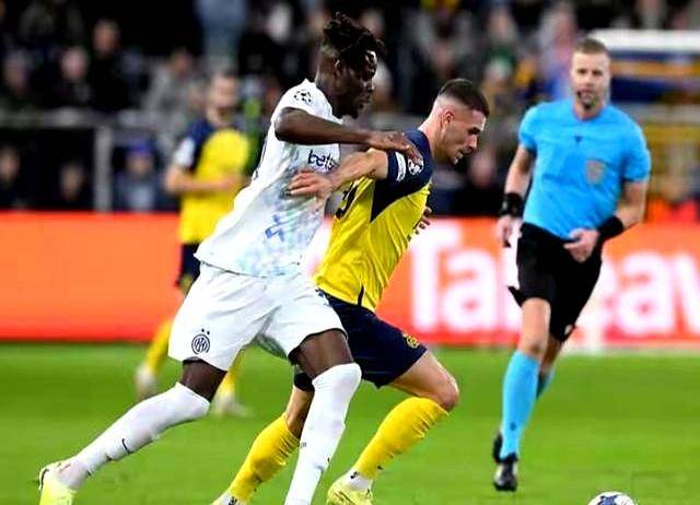 包含国际米兰客场告捷，继续追赶领先球队的词条