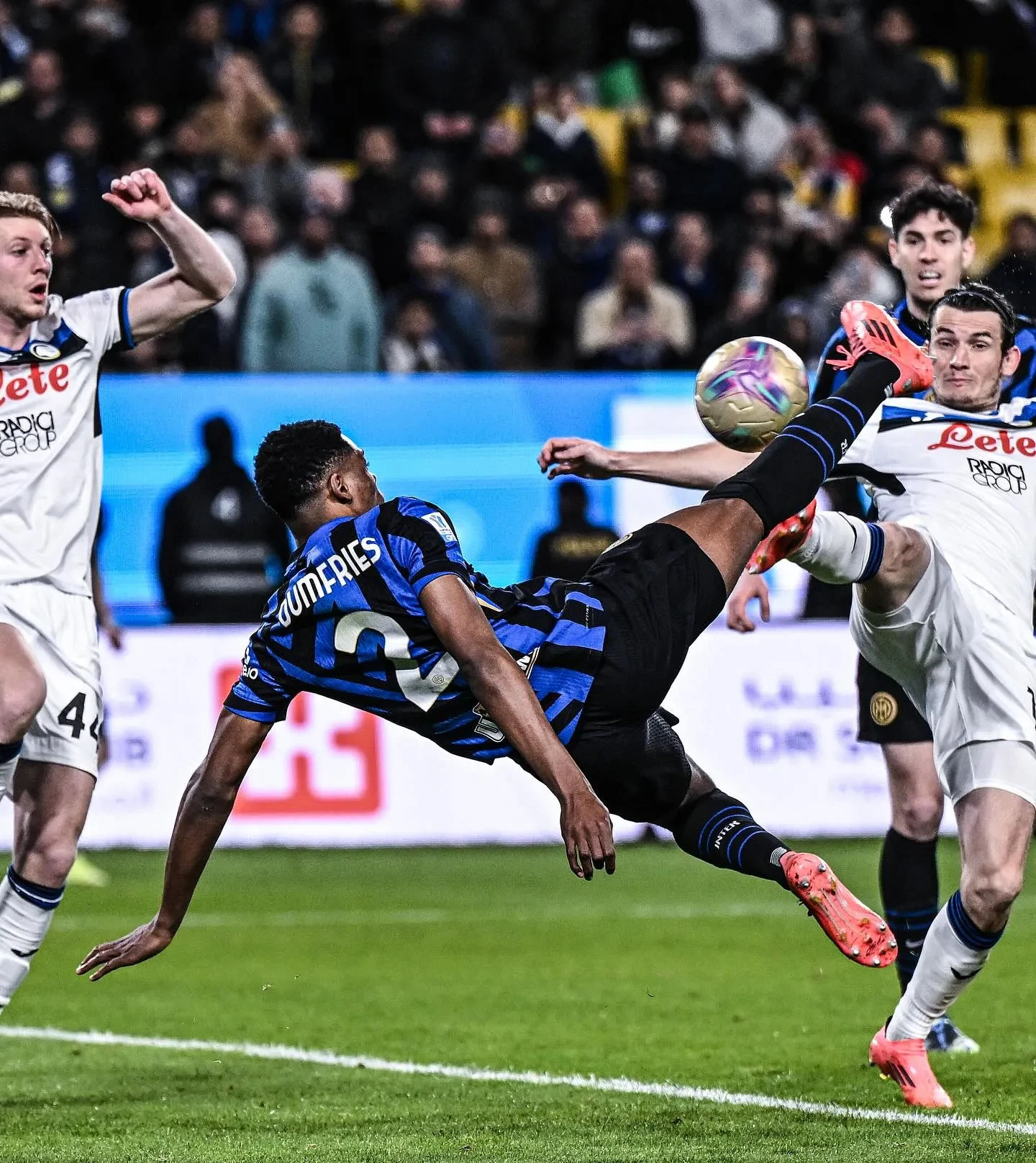 关于米兰双雄再次激战，攻守之间明显不相上下的信息