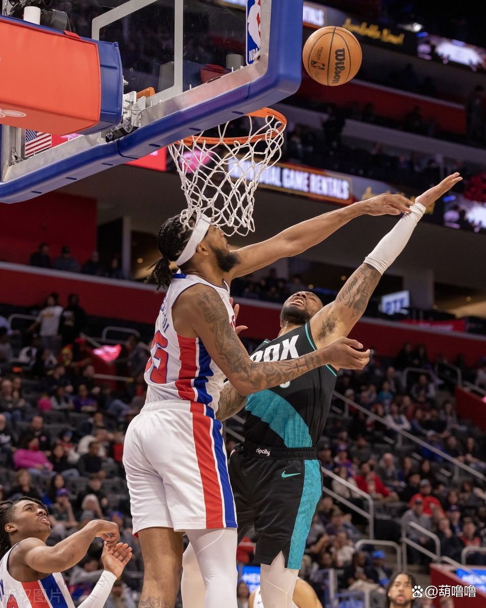 包含开拓者主场战胜活塞，止住两连败的词条