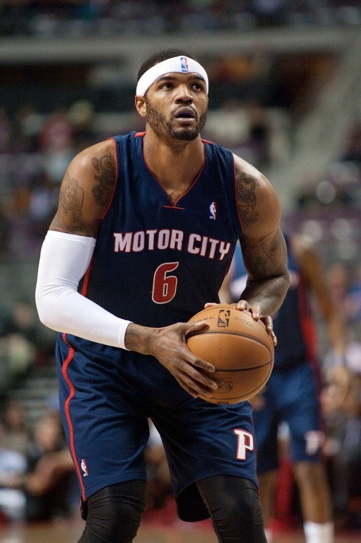 包含开拓者主场战胜活塞，止住两连败的词条