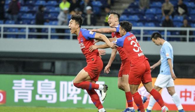 河南建业主场负于重庆斯威，遭遇连败的简单介绍