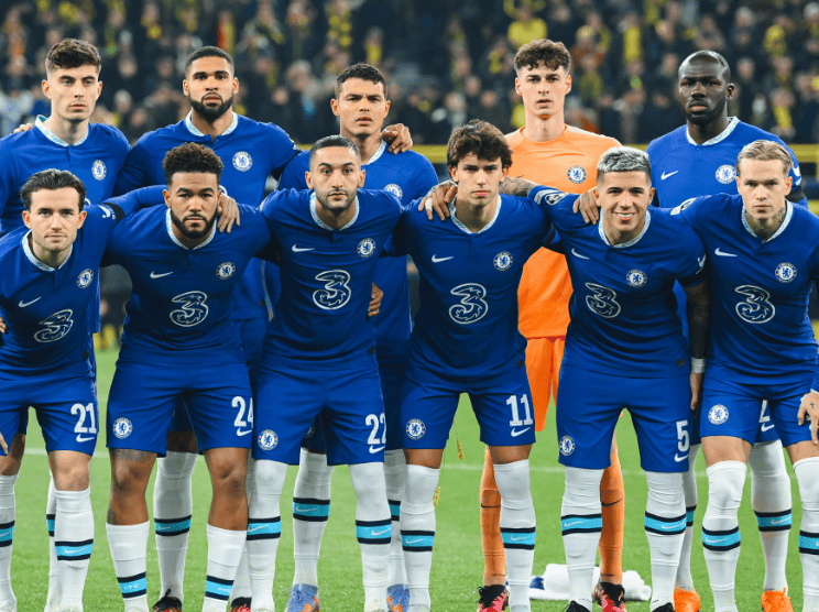 包含阿贾克斯战胜对手，晋级前景乐观的词条