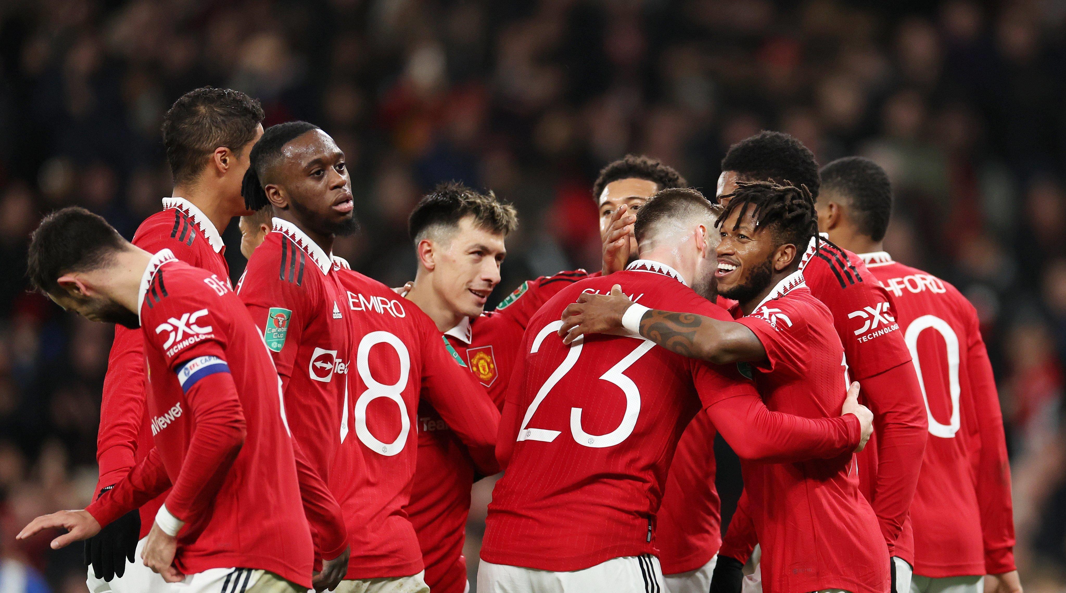 欧预赛比赛场面热度不减，球员全力拼搏争胜