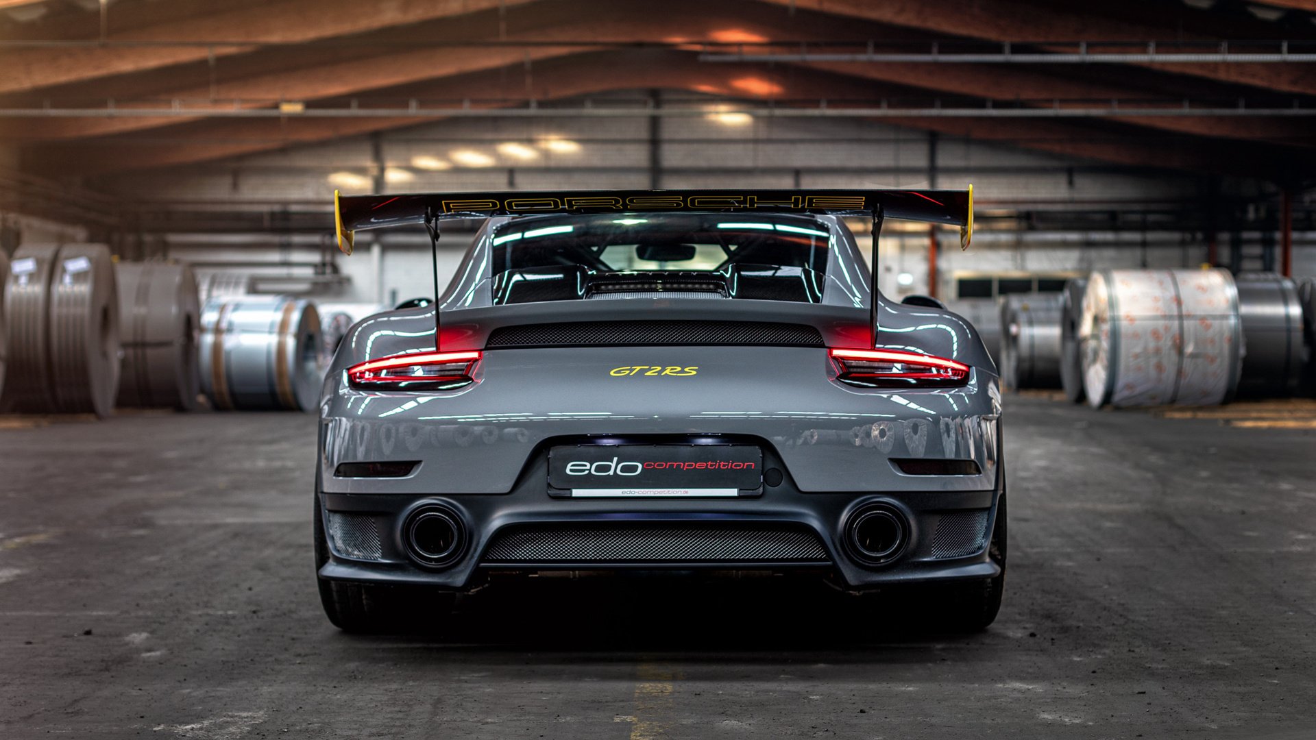 利物浦狂胜比利时背后,莱万硬仗之王的无声证明