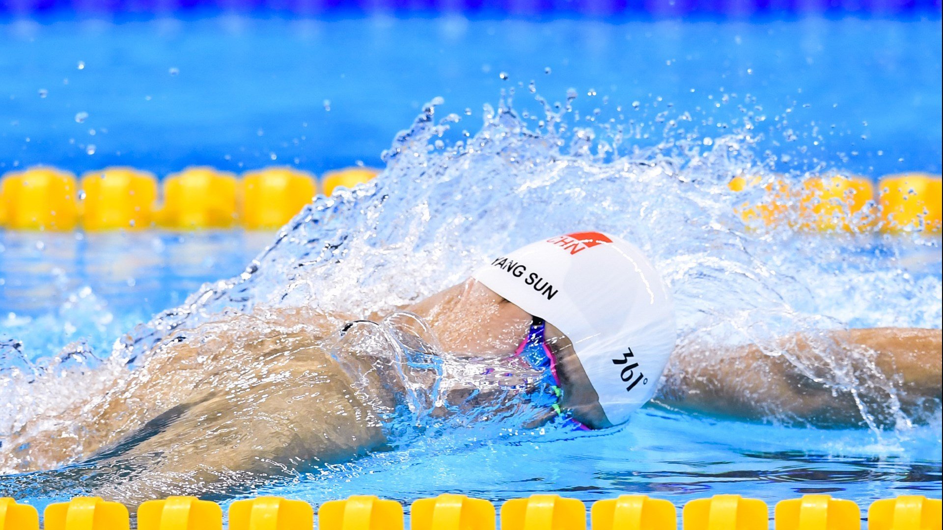 欧冠决赛焦点战，新疆队压哨击败深圳队